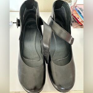 Dansko Women's Lanie Mary Jane’s Black Leather